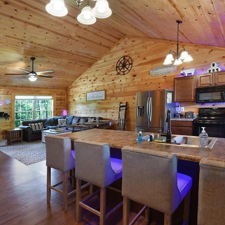 Enchanted Forest Cabin And Teepee! Lights & Laser Show! Private Hot Tub! Unique Stay! Sevierville Exterior foto