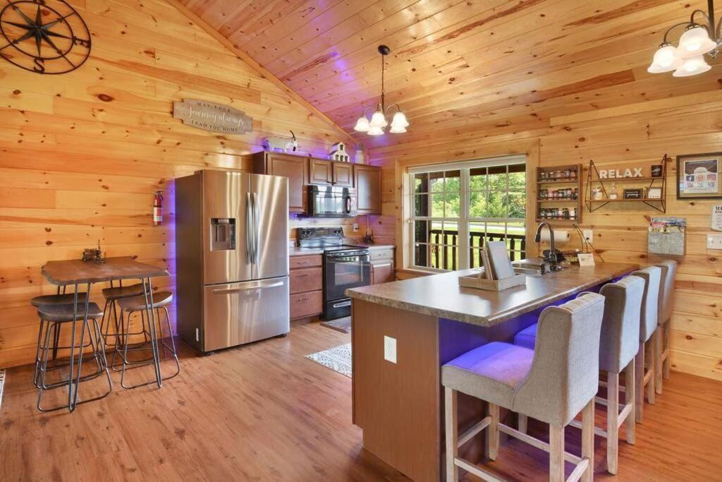 Enchanted Forest Cabin And Teepee! Lights & Laser Show! Private Hot Tub! Unique Stay! Sevierville Exterior foto