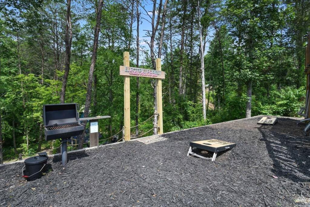 Enchanted Forest Cabin And Teepee! Lights & Laser Show! Private Hot Tub! Unique Stay! Sevierville Exterior foto