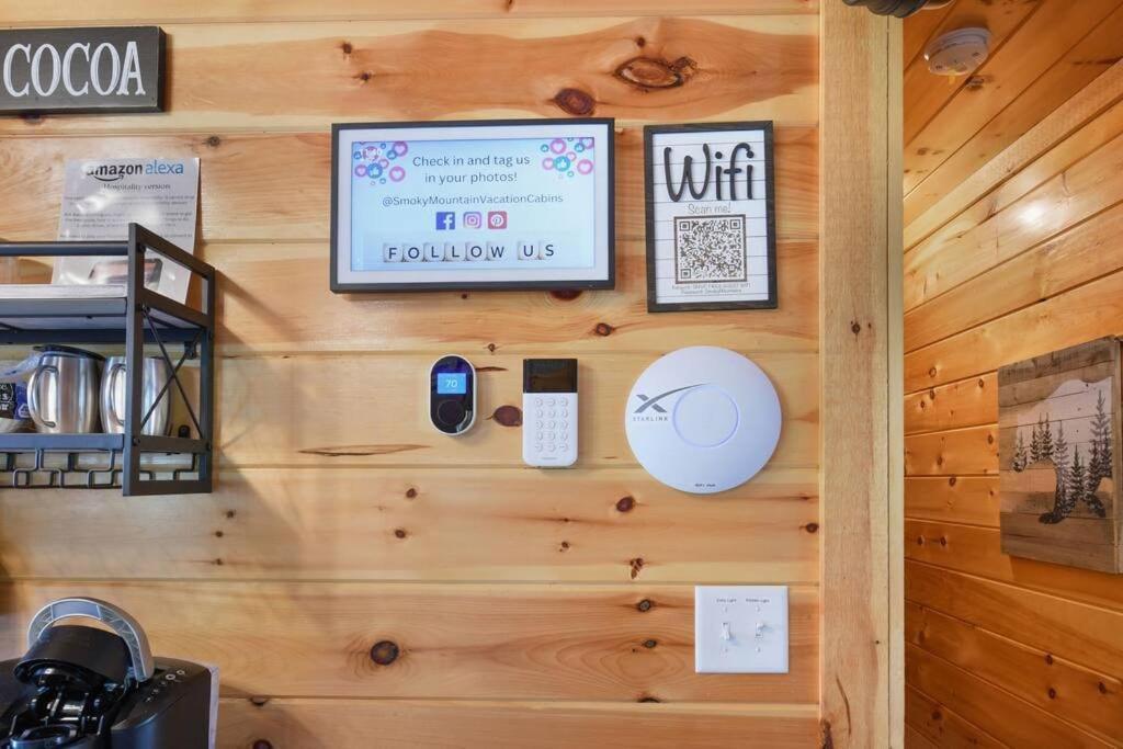 Enchanted Forest Cabin And Teepee! Lights & Laser Show! Private Hot Tub! Unique Stay! Sevierville Exterior foto