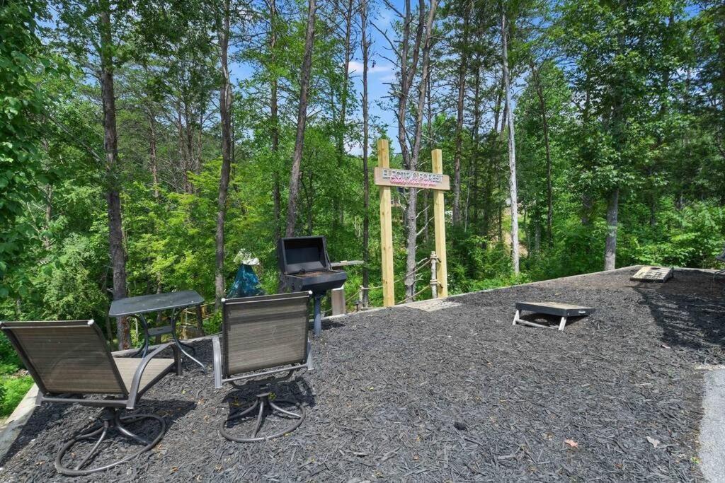 Enchanted Forest Cabin And Teepee! Lights & Laser Show! Private Hot Tub! Unique Stay! Sevierville Exterior foto