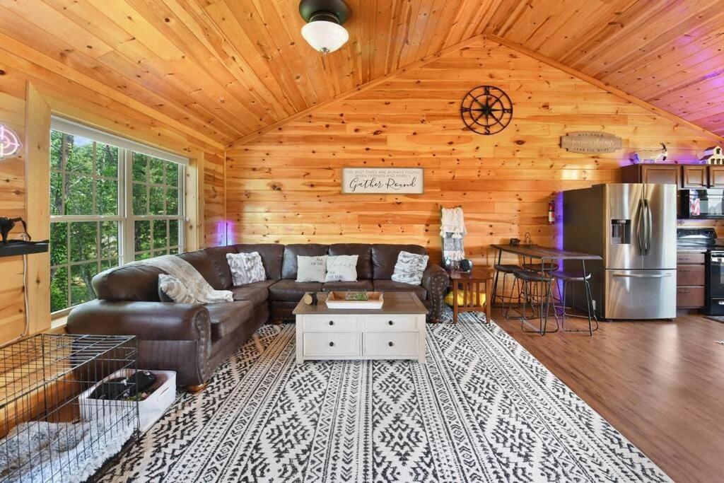 Enchanted Forest Cabin And Teepee! Lights & Laser Show! Private Hot Tub! Unique Stay! Sevierville Exterior foto