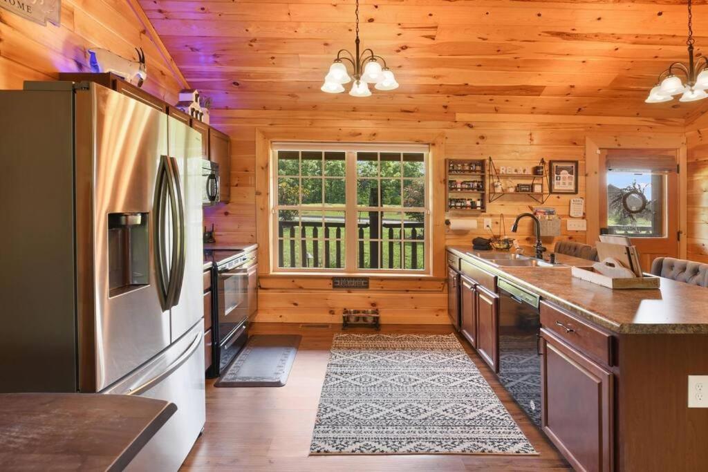 Enchanted Forest Cabin And Teepee! Lights & Laser Show! Private Hot Tub! Unique Stay! Sevierville Exterior foto
