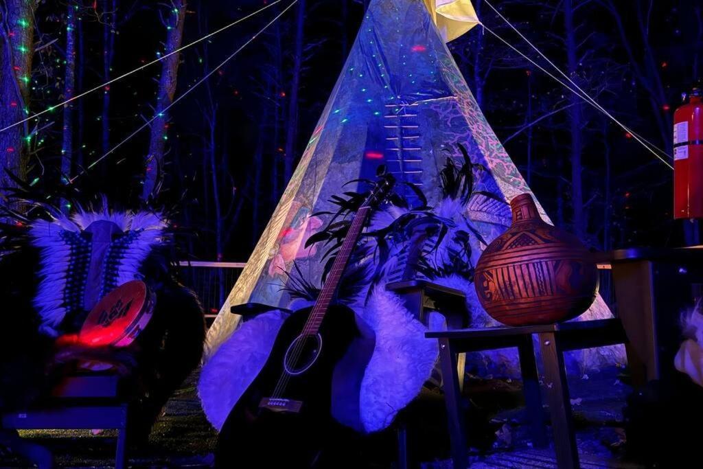 Enchanted Forest Cabin And Teepee! Lights & Laser Show! Private Hot Tub! Unique Stay! Sevierville Exterior foto