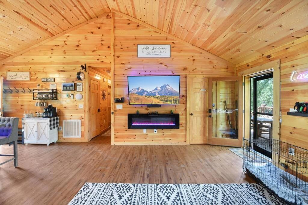 Enchanted Forest Cabin And Teepee! Lights & Laser Show! Private Hot Tub! Unique Stay! Sevierville Exterior foto
