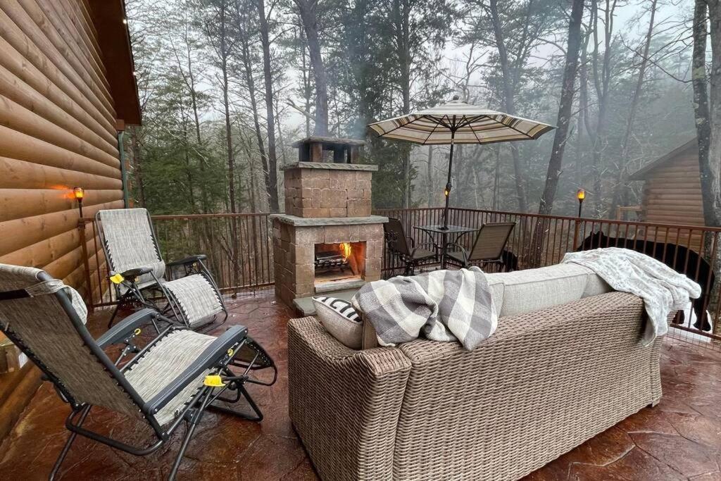 Enchanted Forest Cabin And Teepee! Lights & Laser Show! Private Hot Tub! Unique Stay! Sevierville Exterior foto