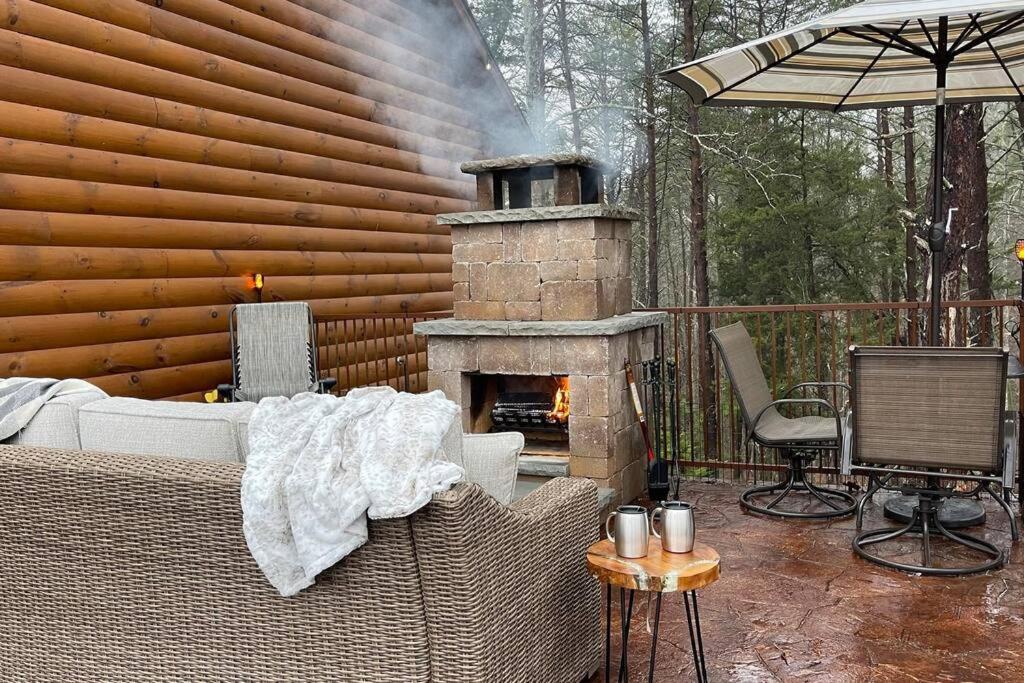 Enchanted Forest Cabin And Teepee! Lights & Laser Show! Private Hot Tub! Unique Stay! Sevierville Exterior foto